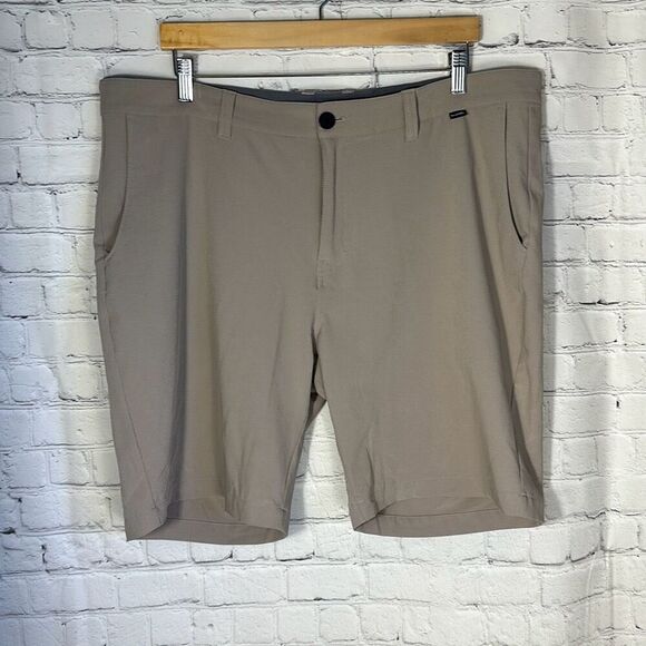 Travis Matthew Men’s Tan Khaki Chino Golf Shorts size 40 - Picture 1 of 5